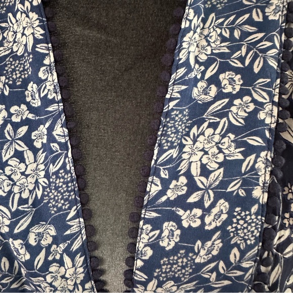 Navy Blue & White Romantic Floral Kimono Cardigan with Lace Trim – Size Large - Picture 2 of 8